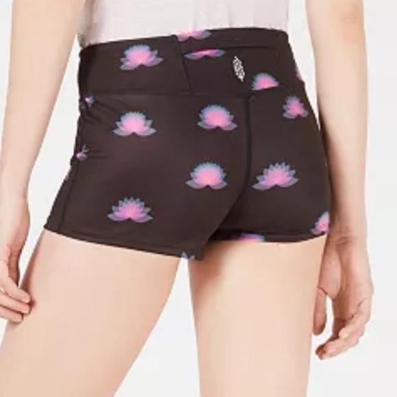 NEW Free People Movement SMALL Lotus Short Black FAST SHIP ✅ FREE GIFT 🎁 - Picture 2 of 5